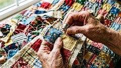 Patchwork je späť: čo zručné tvorkyne vytvárajú zo zvyškov látok do domácnosti