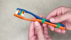 Nevyhadzujte starú zubnú kefku: jednoduchý trik a 7 spôsobov, ako ju využiť