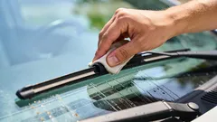 Neponáhľajte sa vyhadzovať staré stierače: lacný trik, ktorý funguje