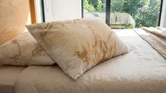 Podezrivé škvrny na vankúši: Čo znamenajú