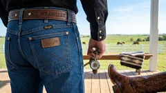 Prečo je na zadnom páse džínsov prišitý kúsok kože: detail, ktorý kedysi zaručoval pravosť