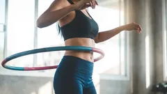Hula-hoop na zoštíhlenie pasu: Mýtus o chudnutí alebo len hračka pre tých, čo sa nudia